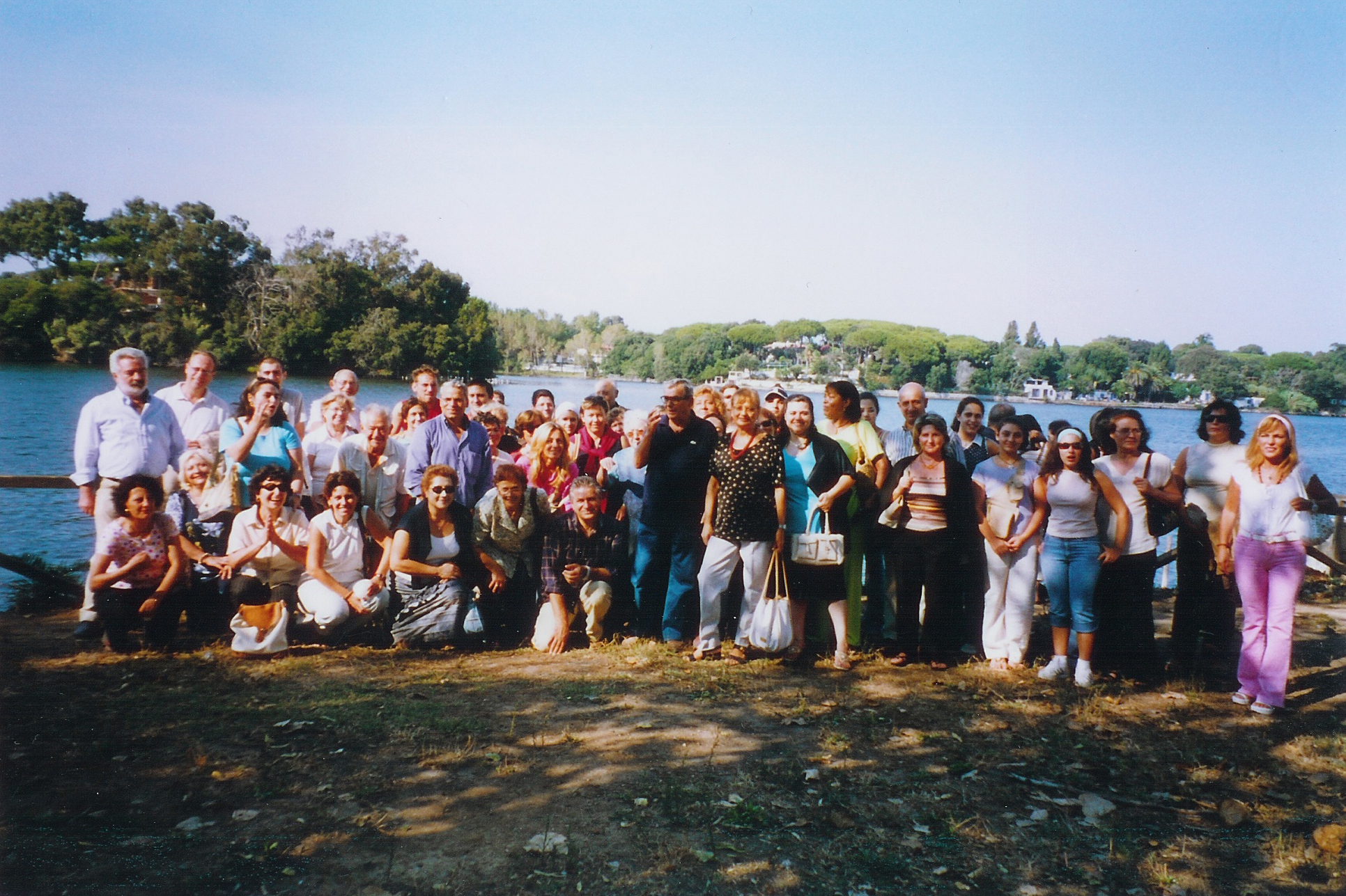 28/08/2004Alcuni amici di Nicola, dopo la santa messa alla Sorresca di Sabaudia.
